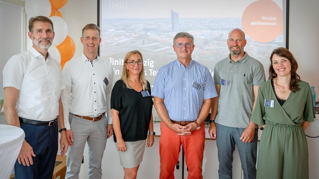 Standorteröffnung ]init[ Leipzig. Gruppenbild des Vorstands mit der Niederlassungsleiterin, dem CIO des Freistaats Sachsen und Herrn Körner, Invest Region Leipzig GmbH